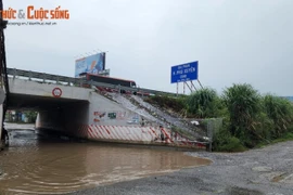 Đường gom Pháp Vân – Cầu Giẽ xuống cấp, bị “bỏ quên“?