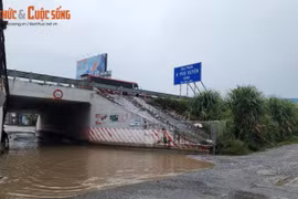 Đường gom Pháp Vân – Cầu Giẽ xuống cấp, bị “bỏ quên“?