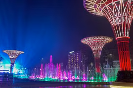 Quảng trường biển Sầm Sơn rực rỡ trước ngày khai hội