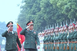 Đại tướng Phan Văn Giang trao Quân kỳ Quyết thắng Quân đoàn 12