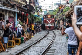Không đưa khách du lịch đến phố cà phê đường tàu ở Hà Nội