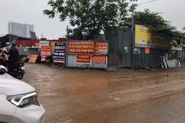 Công an xác minh ai bảo kê nhiều bãi xe trái phép tại Thanh Trì