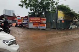 Công an xác minh ai bảo kê nhiều bãi xe trái phép tại Thanh Trì