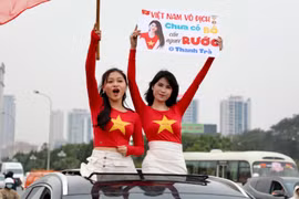 Đông đảo CĐV đổ về sân Mỹ Đình trước trận Việt Nam vs Myanmar