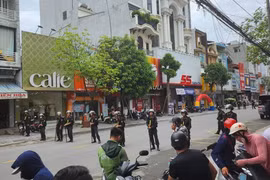 Cảnh sát bao vây nhà trùm giang hồ Tuấn “thần đèn” ở Thanh Hóa