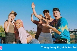 Nhóm YouTuber tại Mỹ tố bị ép đóng các cảnh tình cảm