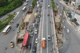  Khi nào 2 đơn nguyên cầu đô thị tại nút giao Mai Dịch hoàn thành?