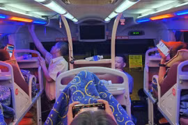 Cấm cải tạo xe khách ngồi thành xe giường nằm 2 tầng