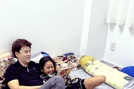 Xót xa cảnh 'gà trống nuôi con' của Ưng Đại Vệ