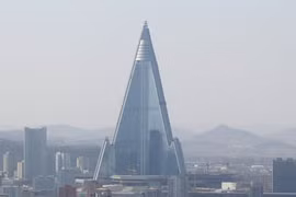 Loạt ảnh mới nhất về khách sạn bỏ hoang ở Bình Nhưỡng