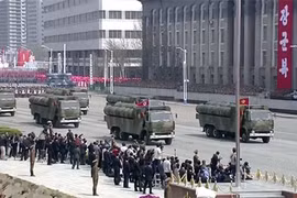 Loạt ảnh nóng hổi về lễ diễu binh, duyệt binh ở Triều Tiên