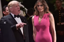 Ảnh: Giữa ồn ào lệnh cấm, TT Donald Trump dự tiệc cùng vợ