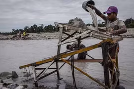 Nghề khai thác vàng lậu ở Indonesia qua ảnh