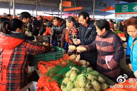 Khung cảnh chợ Tết ở Trung Quốc qua ảnh