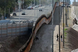 Chùm ảnh biên giới Mỹ-Mexico giữa tâm “bão” Tổng thống Trump