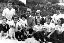 Ảnh thời trẻ của các thành viên gia tộc Kennedy