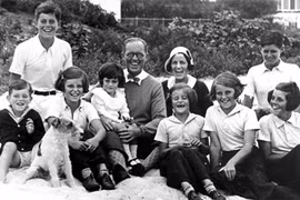 Ảnh thời trẻ của các thành viên gia tộc Kennedy