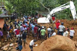 Sri Lanka hứng mưa lũ, lở đất, 91 người chết