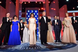 Ảnh ấn tượng của Tổng thống Donald Trump sau 100 ngày nhậm chức