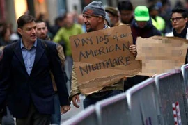 Ảnh: Dân chúng phản đối ông Trump trở về New York 