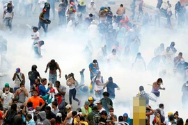 Bạo loạn đường phố bùng phát ở Venezuela