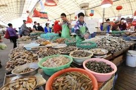 Ghé thăm chợ hải sản nổi tiếng ở Thanh Đảo 