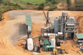 Cận cảnh trạm bê tông không phép, xây trên đất nông nghiệp ở Hà Nội