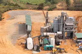 Cận cảnh trạm bê tông không phép, xây trên đất nông nghiệp ở Hà Nội