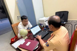 Đã tìm được người giao cho con gái 6 tuổi điều khiển ô tô