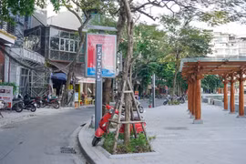 Phố đi bộ hồ Ngọc Khánh thưa thớt, đầu tư xây dựng phù hợp?