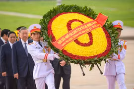 Lãnh đạo Đảng và Nhà nước viếng lăng Chủ tịch Hồ Chí Minh