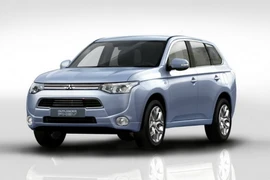 Outlander PHEV trở thành máy phát điện