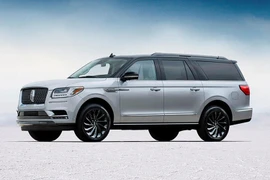 Lincoln Navigator 2022 được 'nhá hàng' trước ngày ra mắt