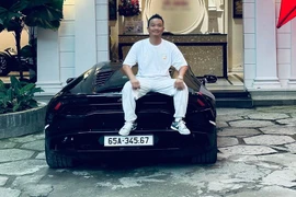 Lamborghini Huracan hơn 14 tỷ định danh biển "VIP" của xe bình dân Hyundai i20