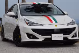 “Hô biến” Toyota Prius thành siêu xe Ferrari FF chỉ 41 triệu đồng