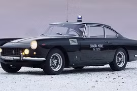 Đấu giá siêu xe Ferrari 250 GTE của cảnh sát Rome 