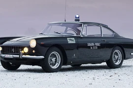 Đấu giá siêu xe Ferrari 250 GTE của cảnh sát Rome 