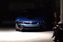 BMW i8 hàng độc Việt Nam vừa lăn bánh đã “nát đầu“