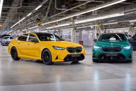 BMW M5 2025 từ 2,9 tỷ đồng, vẫn thể thao dù "cân nặng"