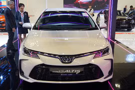 Toyota Corolla Altis tại Singapore có giá gấp đôi Việt Nam