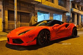 Siêu xe Ferrari 488 GTB thay áo đỏ rực ở Sài Gòn