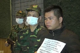 Bắt đối tượng vận chuyển 246kg tinh thể nghi ma túy