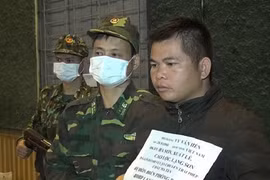 Bắt đối tượng vận chuyển 246kg tinh thể nghi ma túy