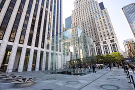 Bên trong Apple Store lớn nhất thế giới vừa mở cửa trở lại