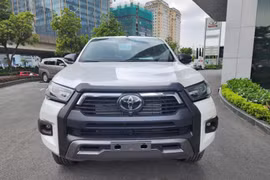 Xem nội thất lạc hậu của Toyota Hilux 4x4 AT Adventure 