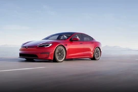 Tesla tuyển tài xế lái thử xe lương 426.000 - 1,136 triệu đồng/giờ