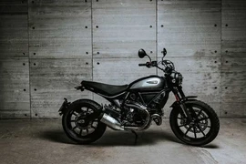 Ducati ra mắt xe môtô Scrambler Icon Dark 2020 giá vừa túi tiền