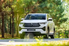 Toyota Innova Cross HEV tại Việt Nam giảm chỉ còn từ 960 triệu đồng