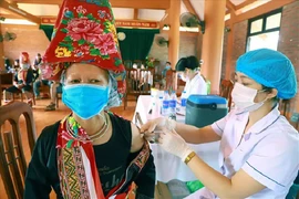 75% người dân huyện biên giới Bình Liêu tiêm vắc-xin Sinopharm