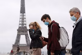 Pháp lo ngại về đợt bùng phát trở lại dịch COVID-19